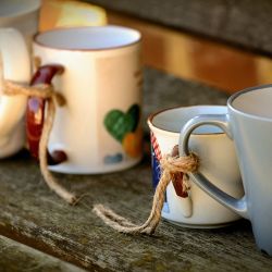 Tazas con un lazo cortado en Divorcio sólo con bienes. masfacilabogados.com