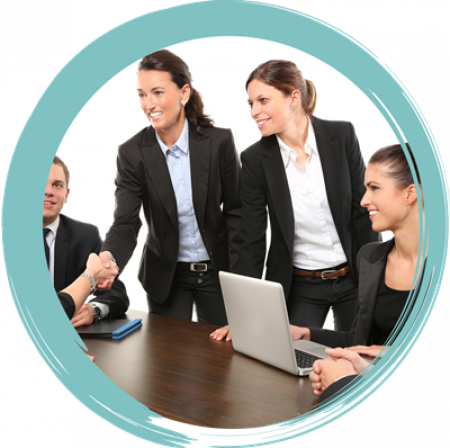 Persona rellenando el cuestionario de masfacilabogados